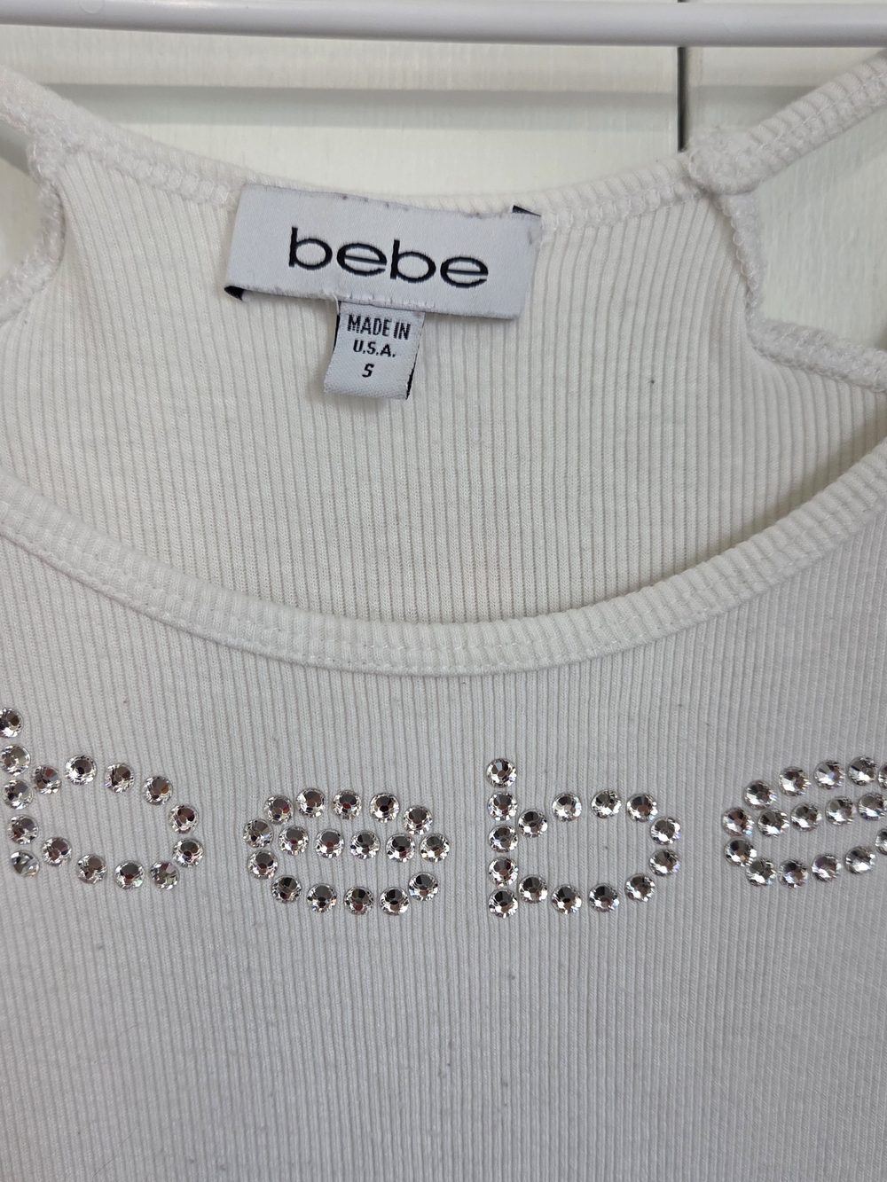 Vtg Bebe White Ribbed Knit Tee Shirt Rhinestone Logo Y2K Cap Sleeve W